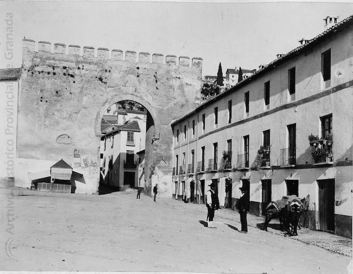 foto antigua puerta elvira